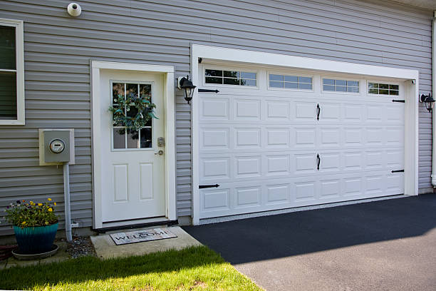24/7 Emergency Garage Door Panel Replacement experts in Rossville, TN
